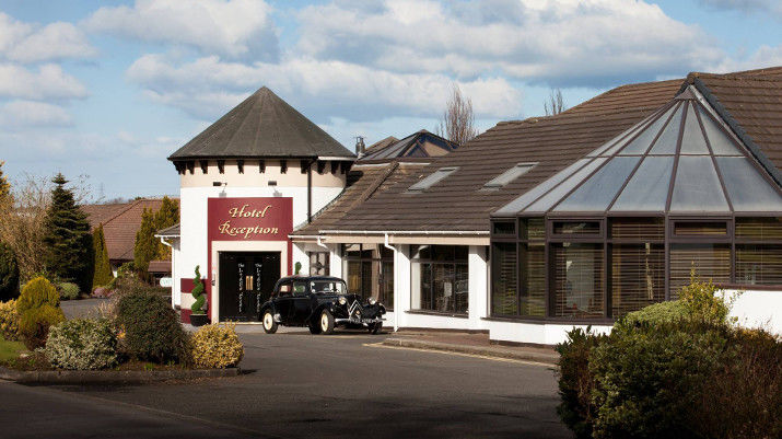 Lodge Hotel Coleraine Extérieur photo